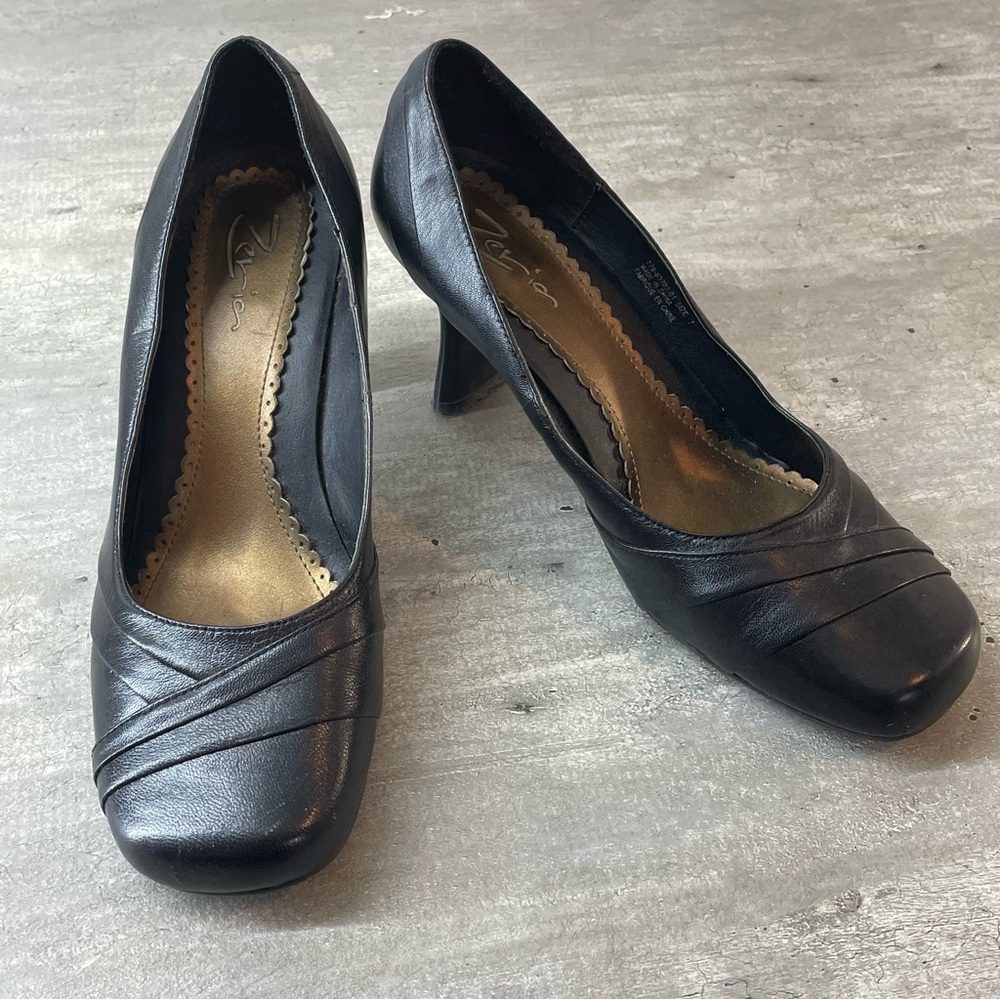 Zeria‎ Square Toe Pumps Women Size 7 Black Good Pleated Kitten Heel 779-83702-01